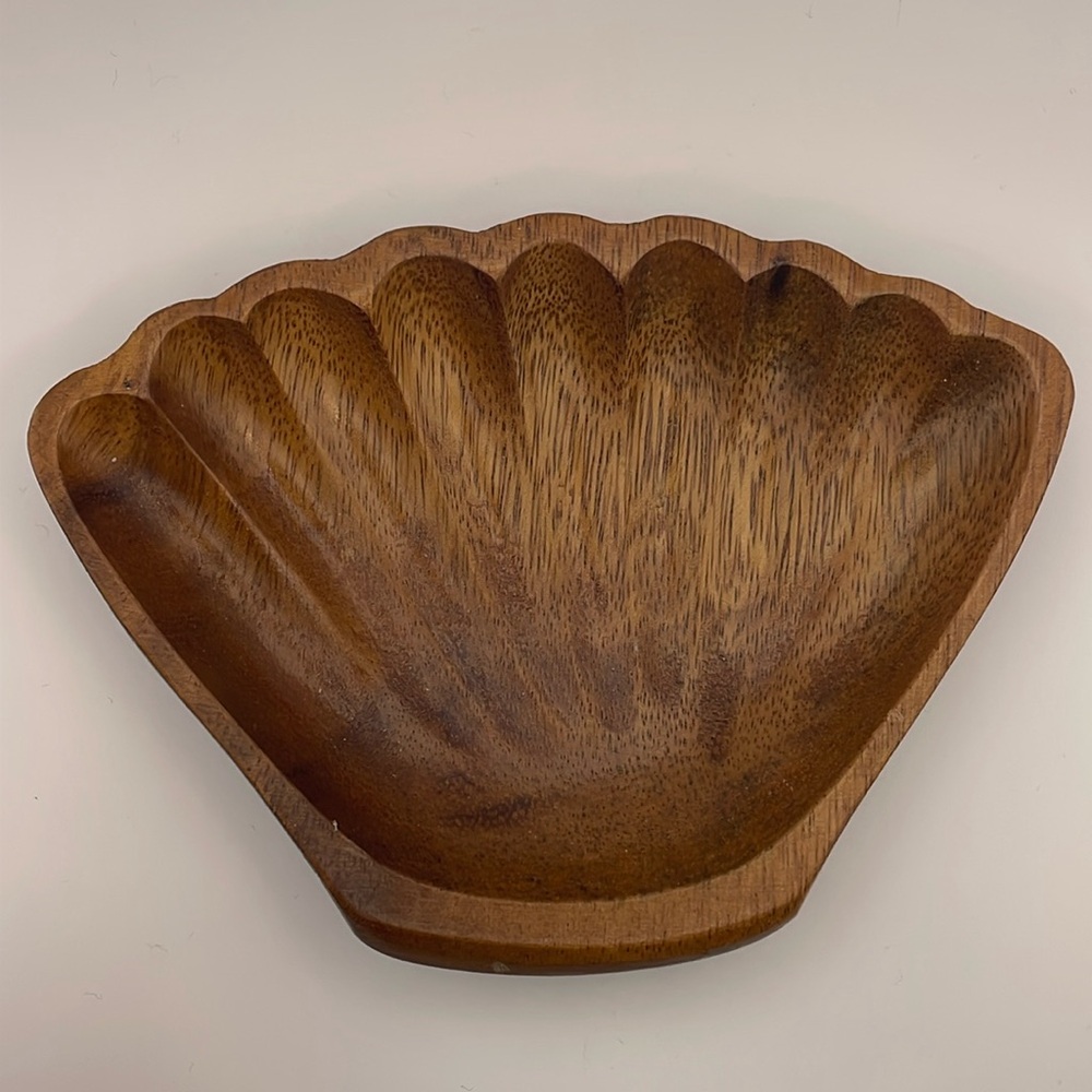Small Wooden Clam Shell Shaped Dish or Trinket Tray (D)